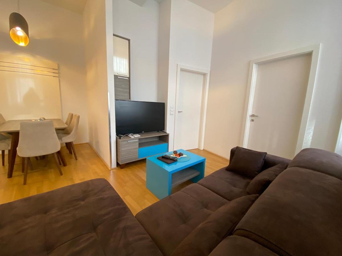7 * Vienne
