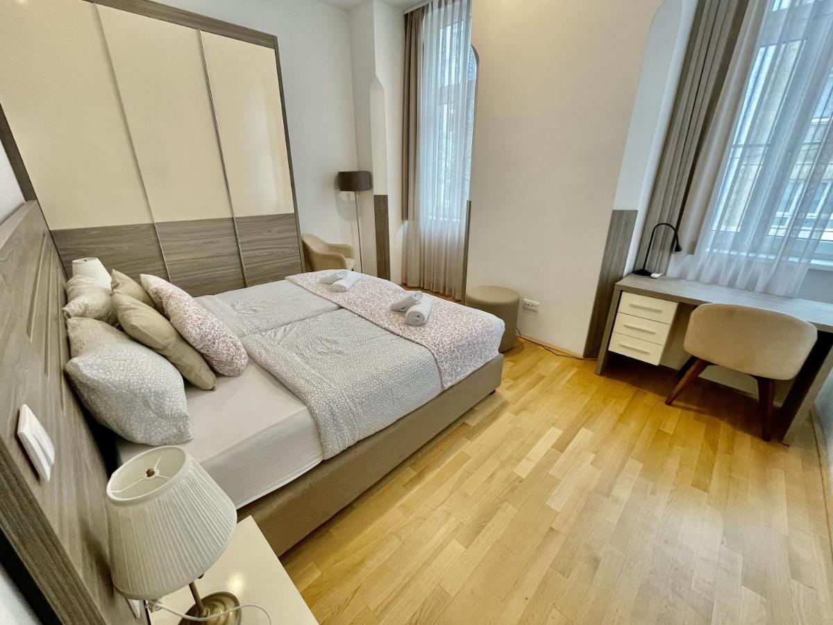 7 * Vienne