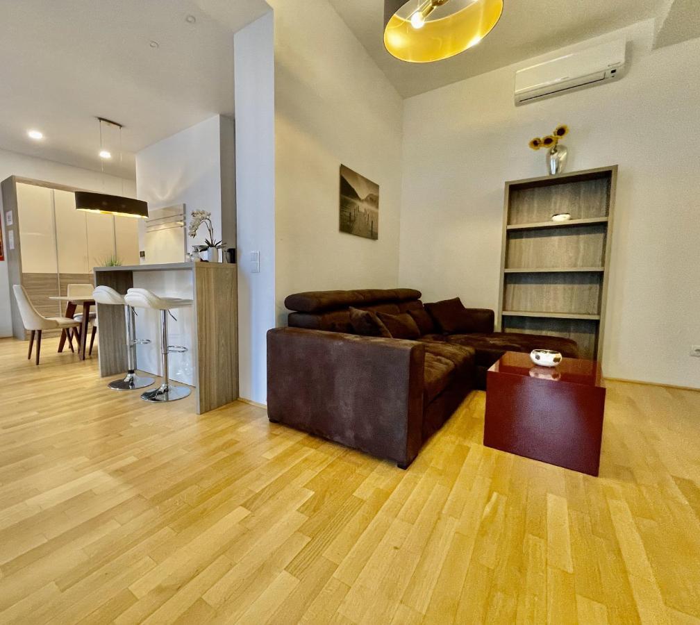 Appartement 7 *